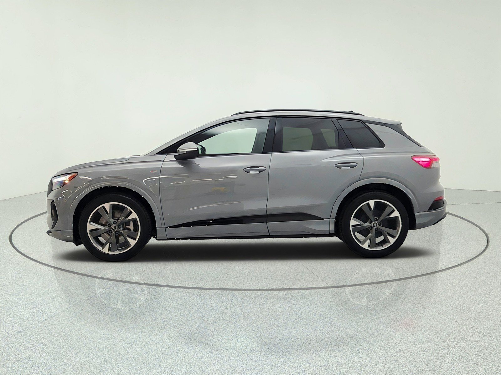 Used 2024 Audi Q4 e-tron Premium Plus w/ Premium Plus AWD/4WD image 8