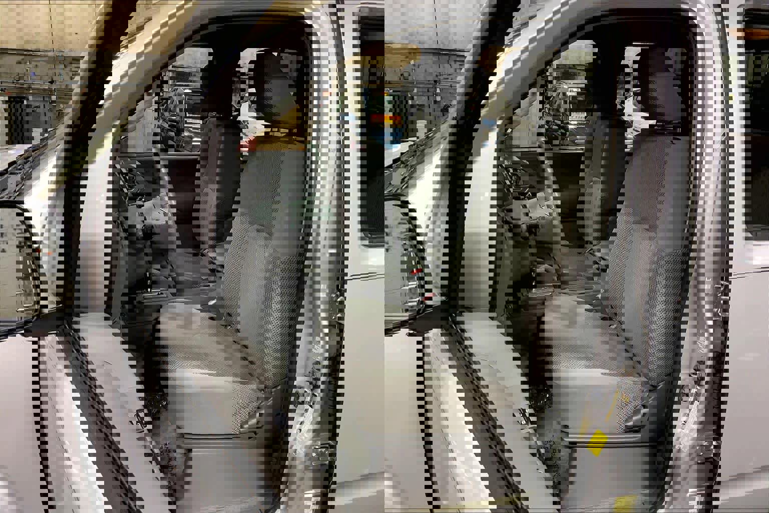 Used 2014 Nissan Frontier SV image 8