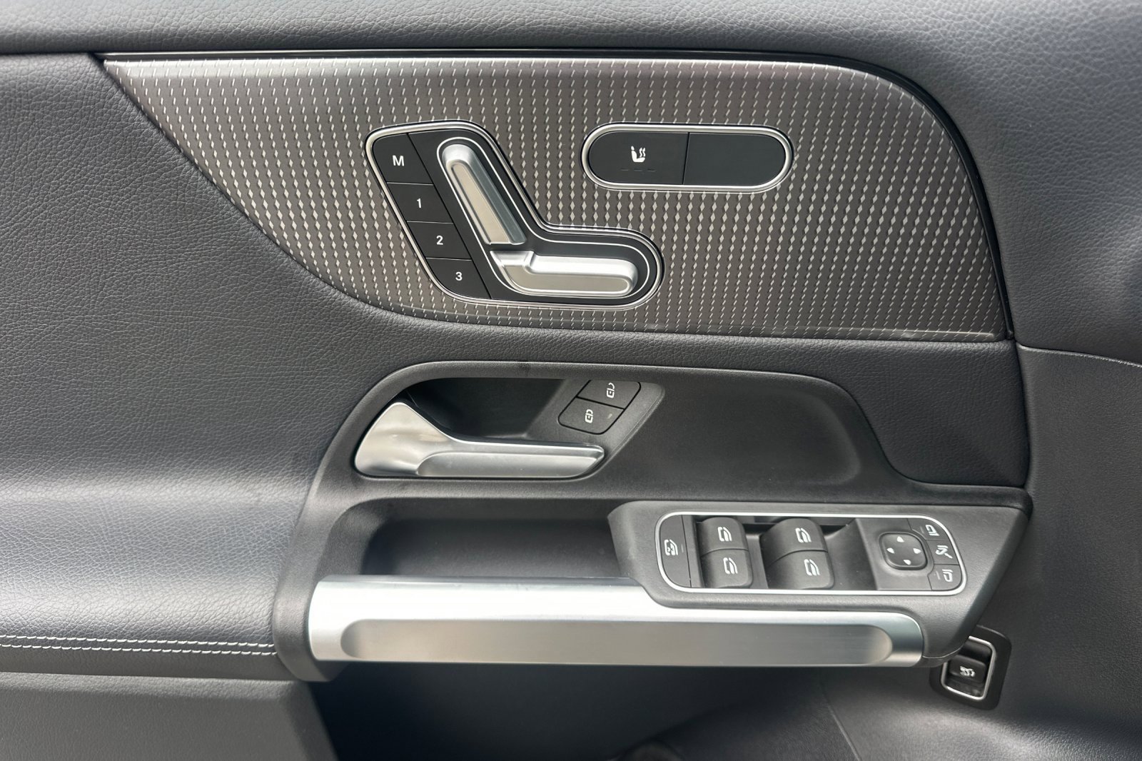 Certified 2022 Mercedes-Benz GLB 250 4MATIC image 11