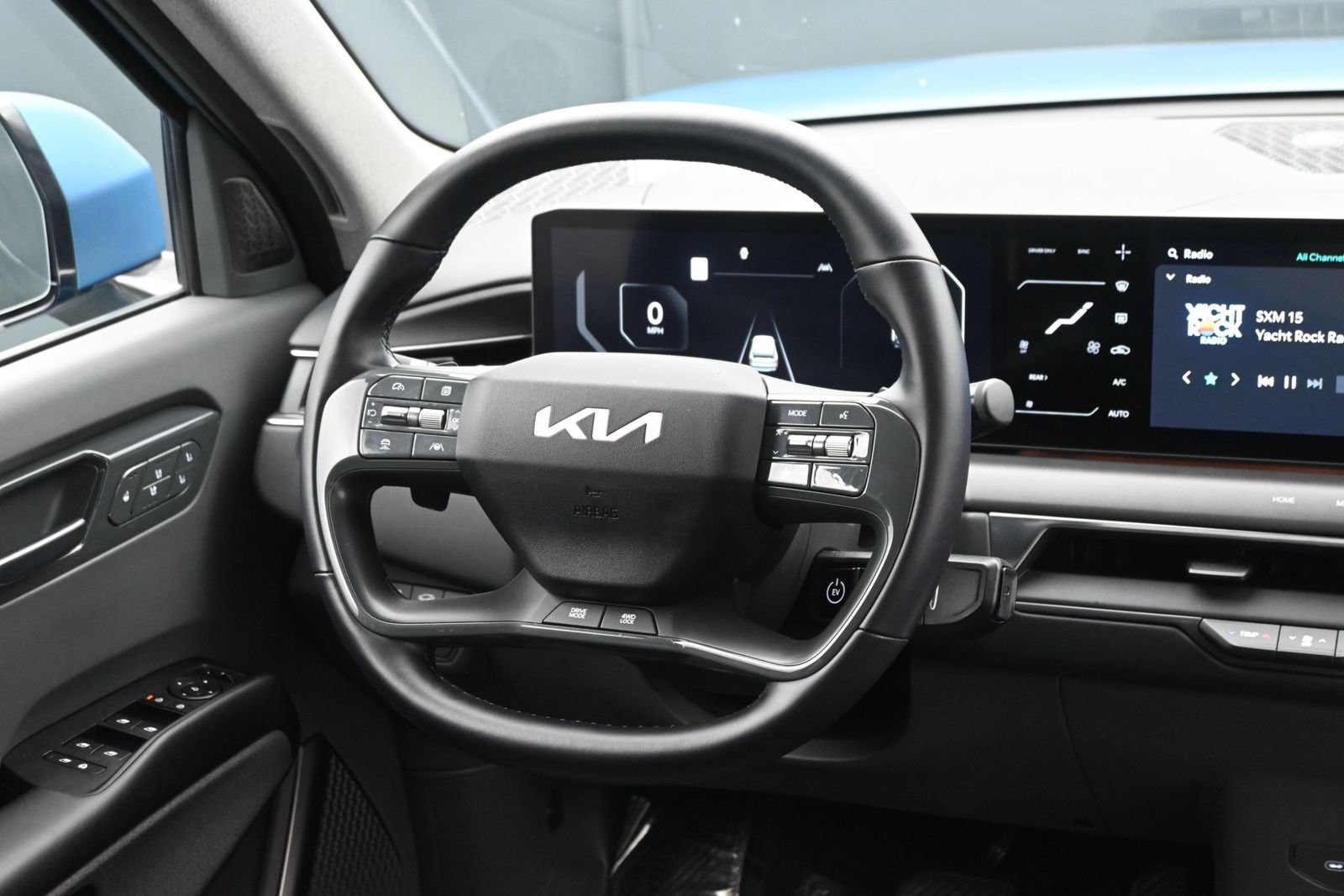 Used 2024 Kia EV9 Land w/ Towing Package AWD/4WD image 16