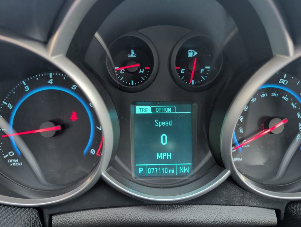 Used 2015 Chevrolet Cruze LT image 12