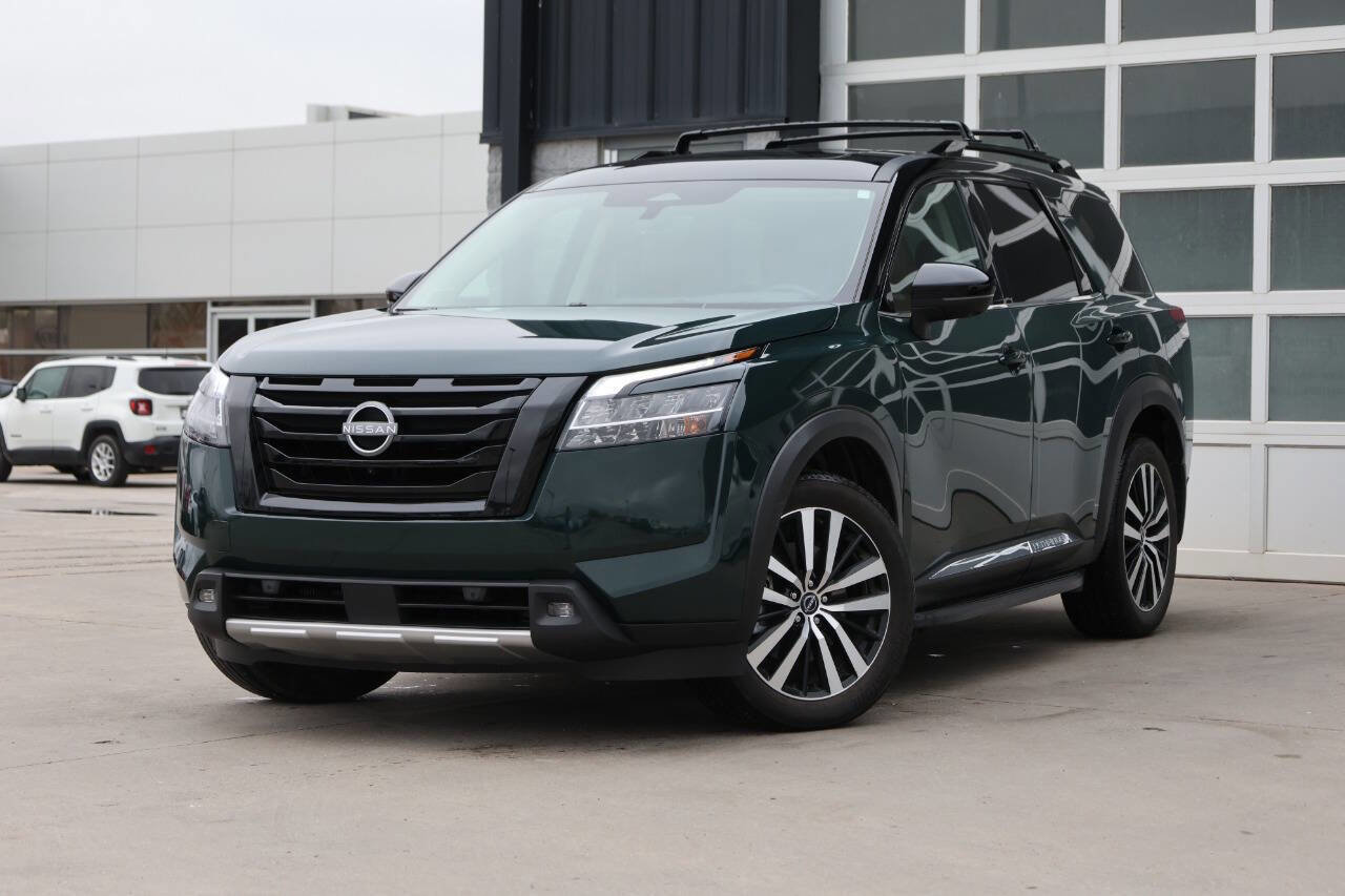 Used 2023 Nissan Pathfinder Platinum image 3