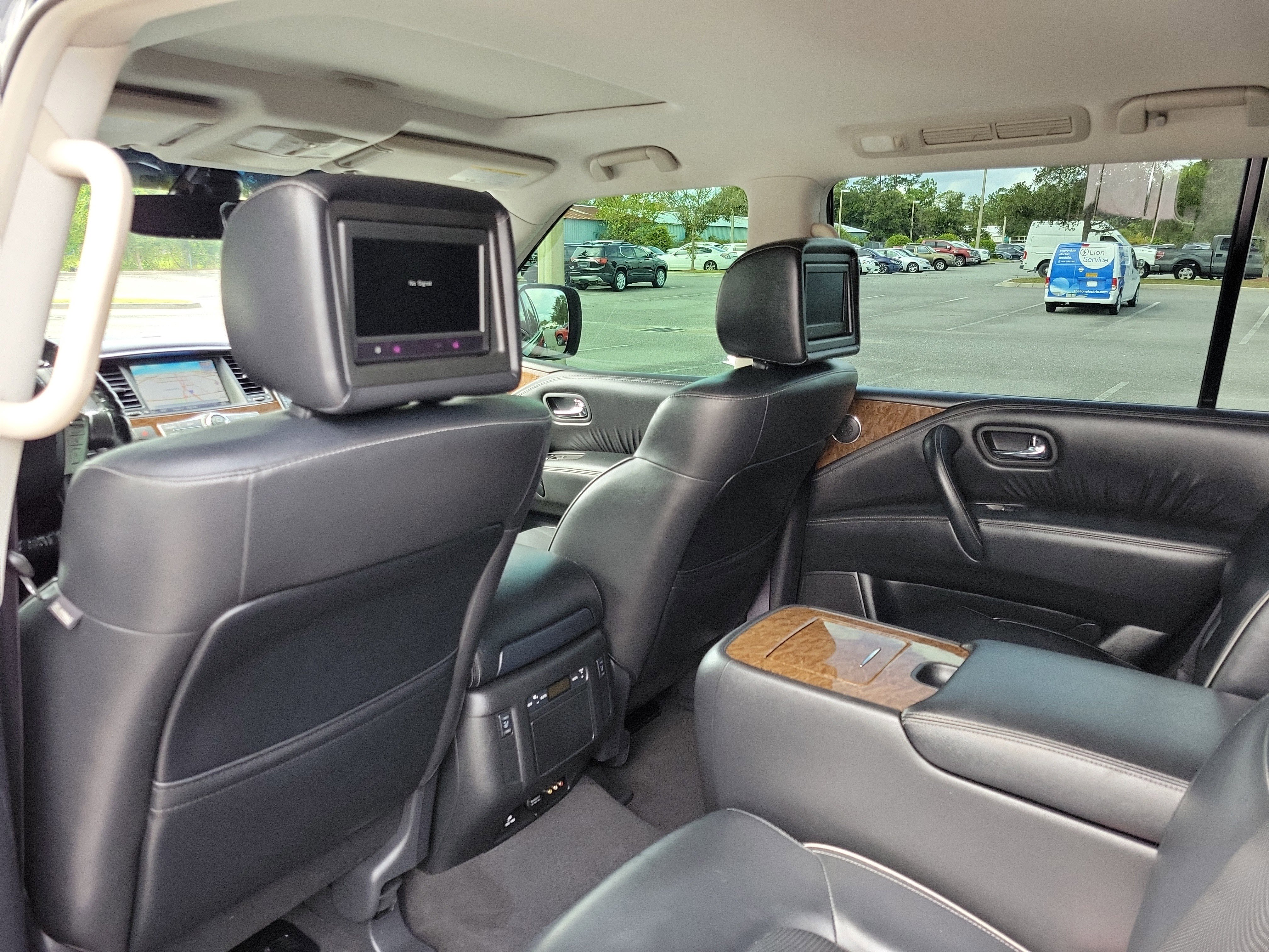 Used 2016 INFINITI QX80 Luxe w/ 22" Wheel Package image 11