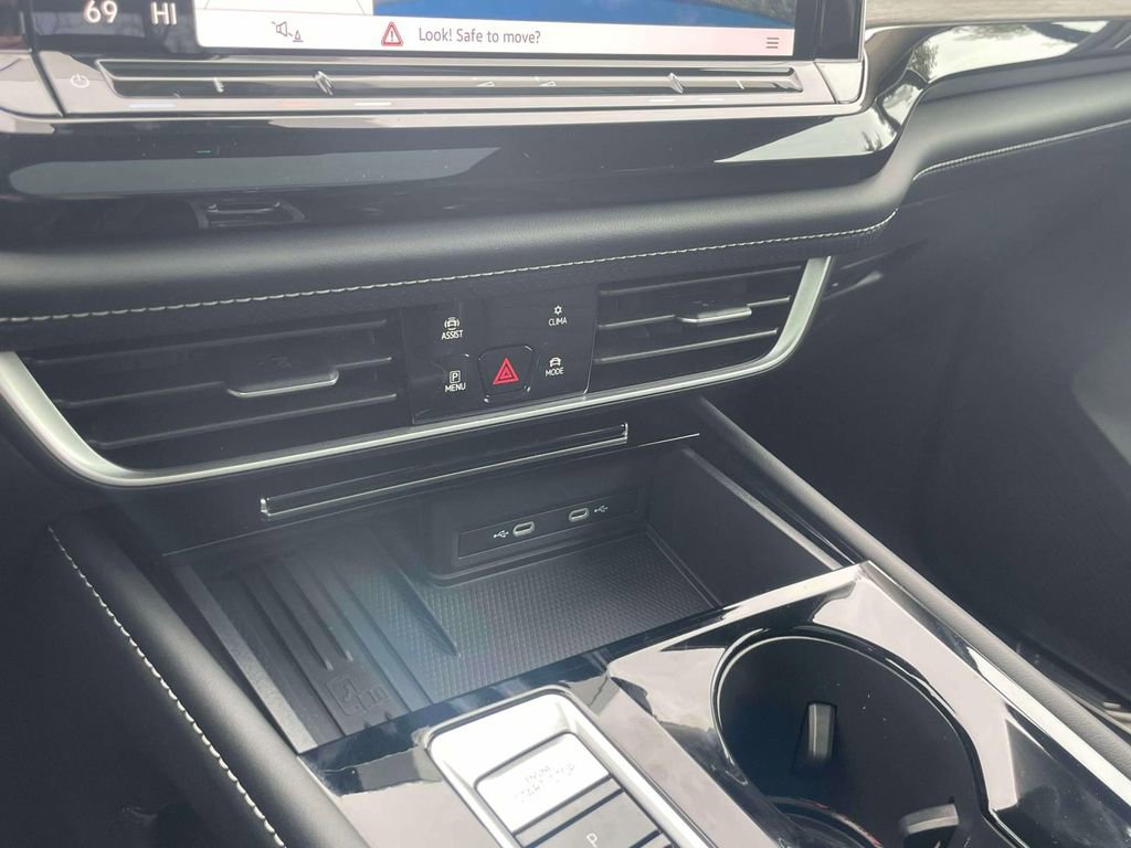 New 2025 Volkswagen Atlas SE image 29