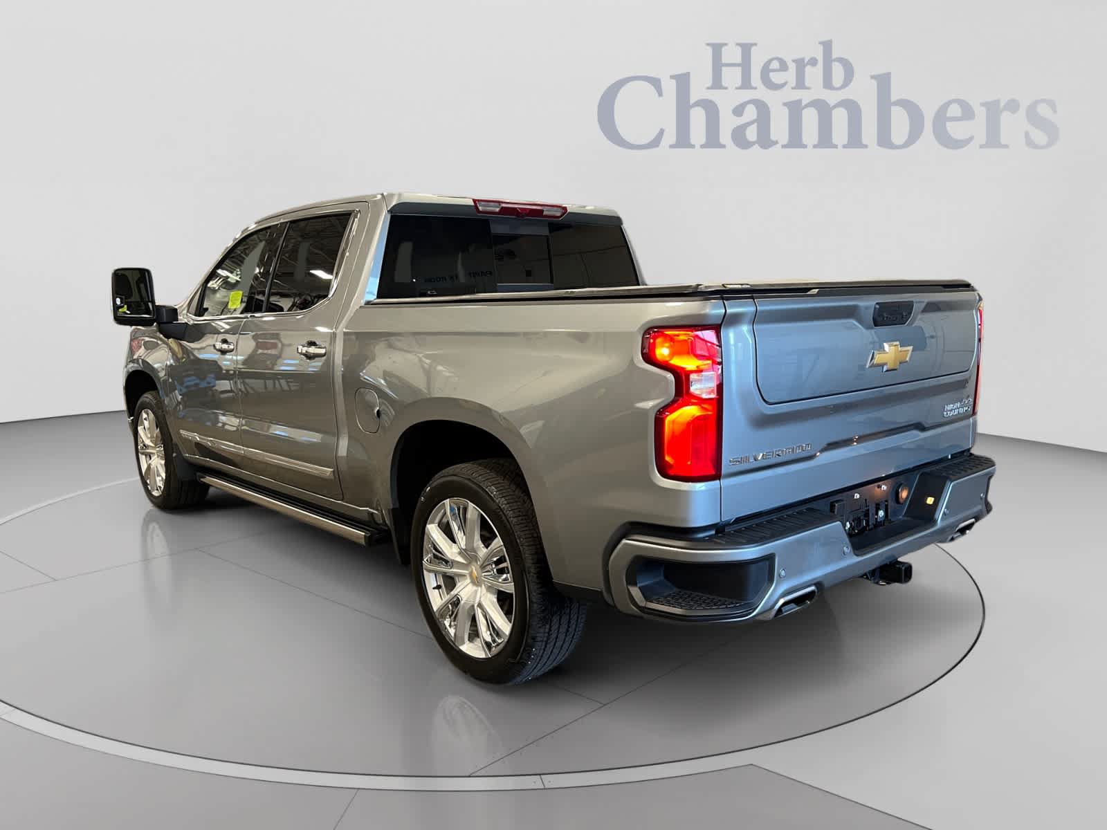 Certified 2026 Chevrolet Silverado 1500 High Country w/ High Country Premium Package AWD/4WD image 3