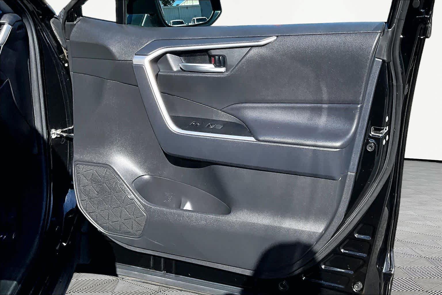 Used 2024 Toyota RAV4 XLE FWD image 23