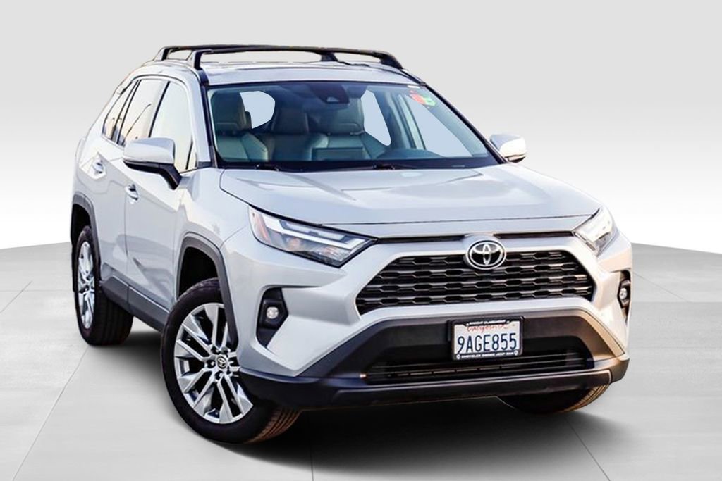 Used 2022 Toyota RAV4 XLE Premium image 2