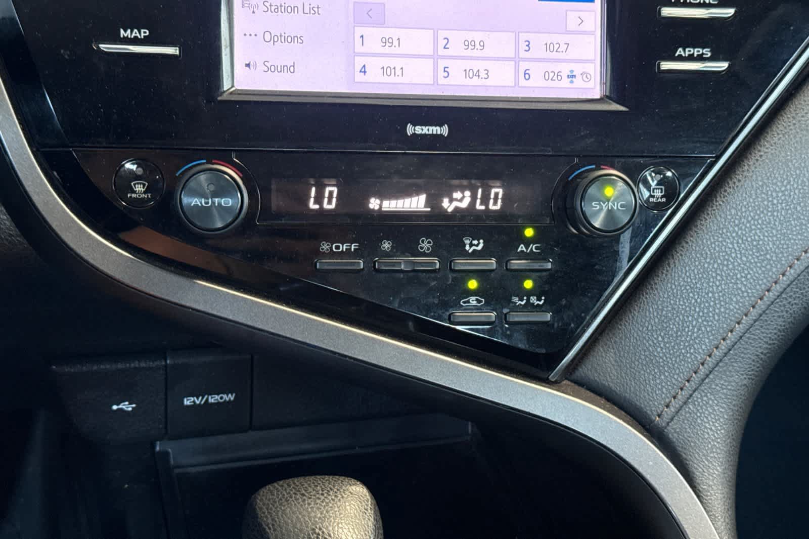 Used 2020 Toyota Camry LE w/ Preferred Accessory Package FWD image 21