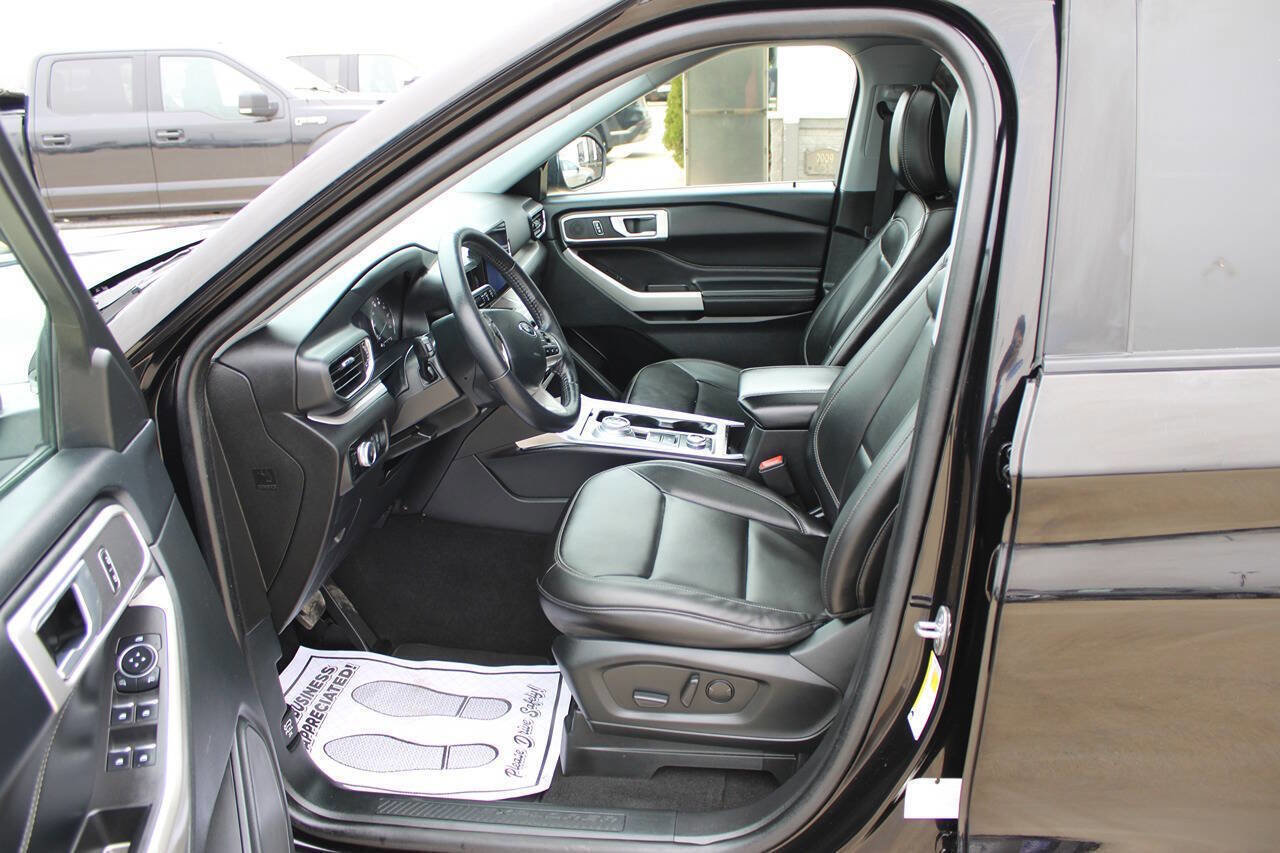 Used 2023 Ford Explorer XLT image 9