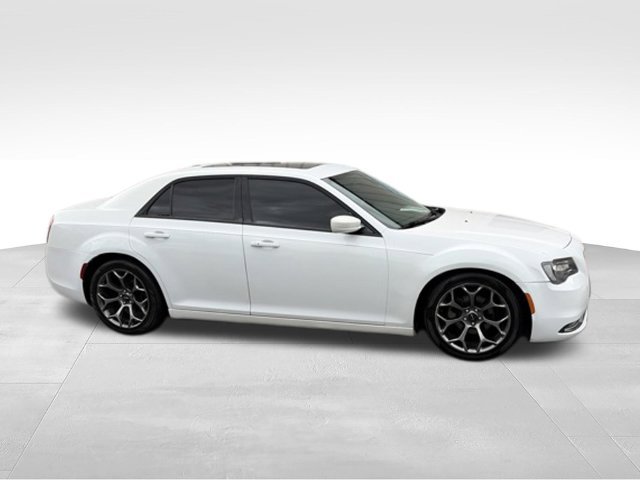Used 2015 Chrysler 300 S RWD image 28