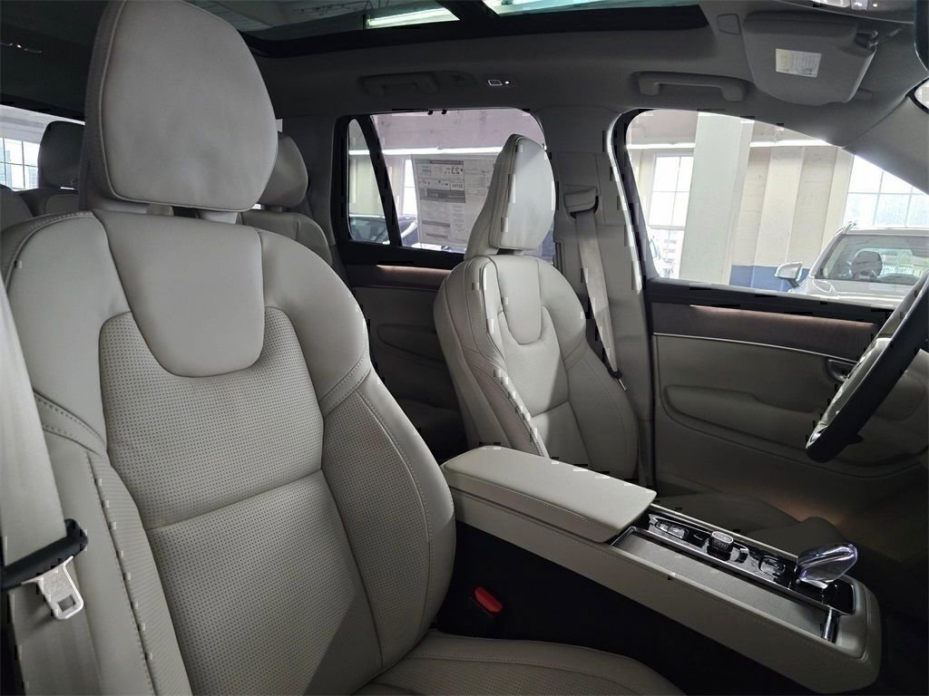 New 2026 Volvo XC90 B6 Ultra w/ Protection Package image 17