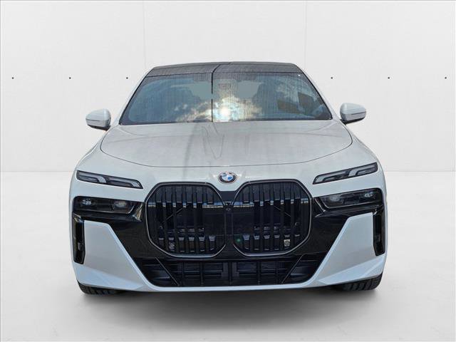 New 2025 BMW 740i image 2