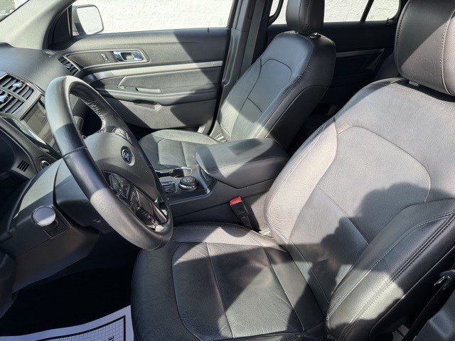 Used 2018 Ford Explorer XLT w/ Equipment Group 202A AWD/4WD image 12