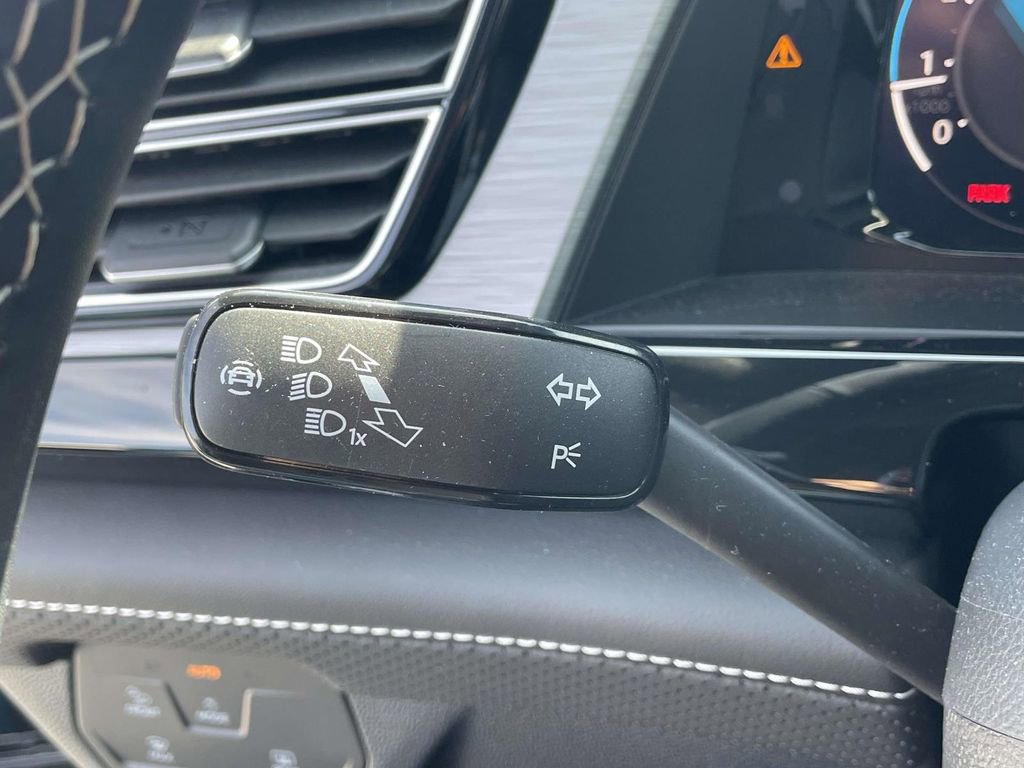 Used 2025 Volkswagen Atlas Cross Sport SE FWD image 22