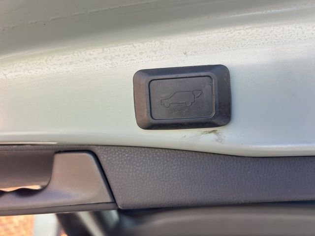 Used 2020 Toyota RAV4 XLE w/ Convenience Package FWD image 7