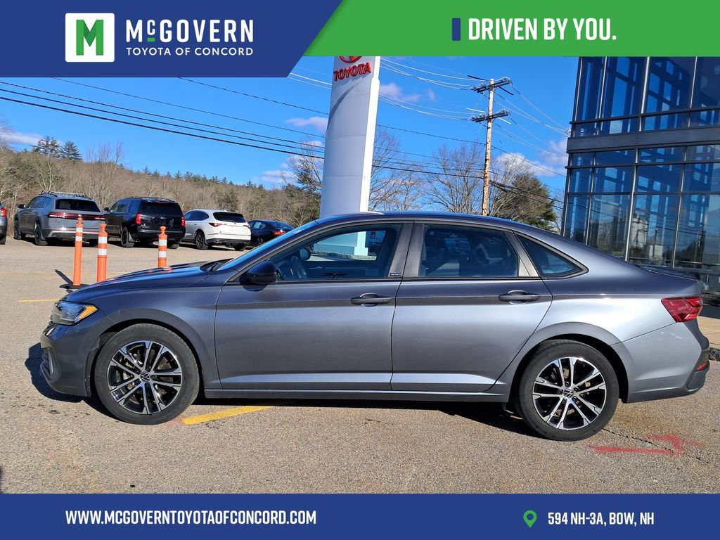 Used 2024 Volkswagen Jetta Sport image 2
