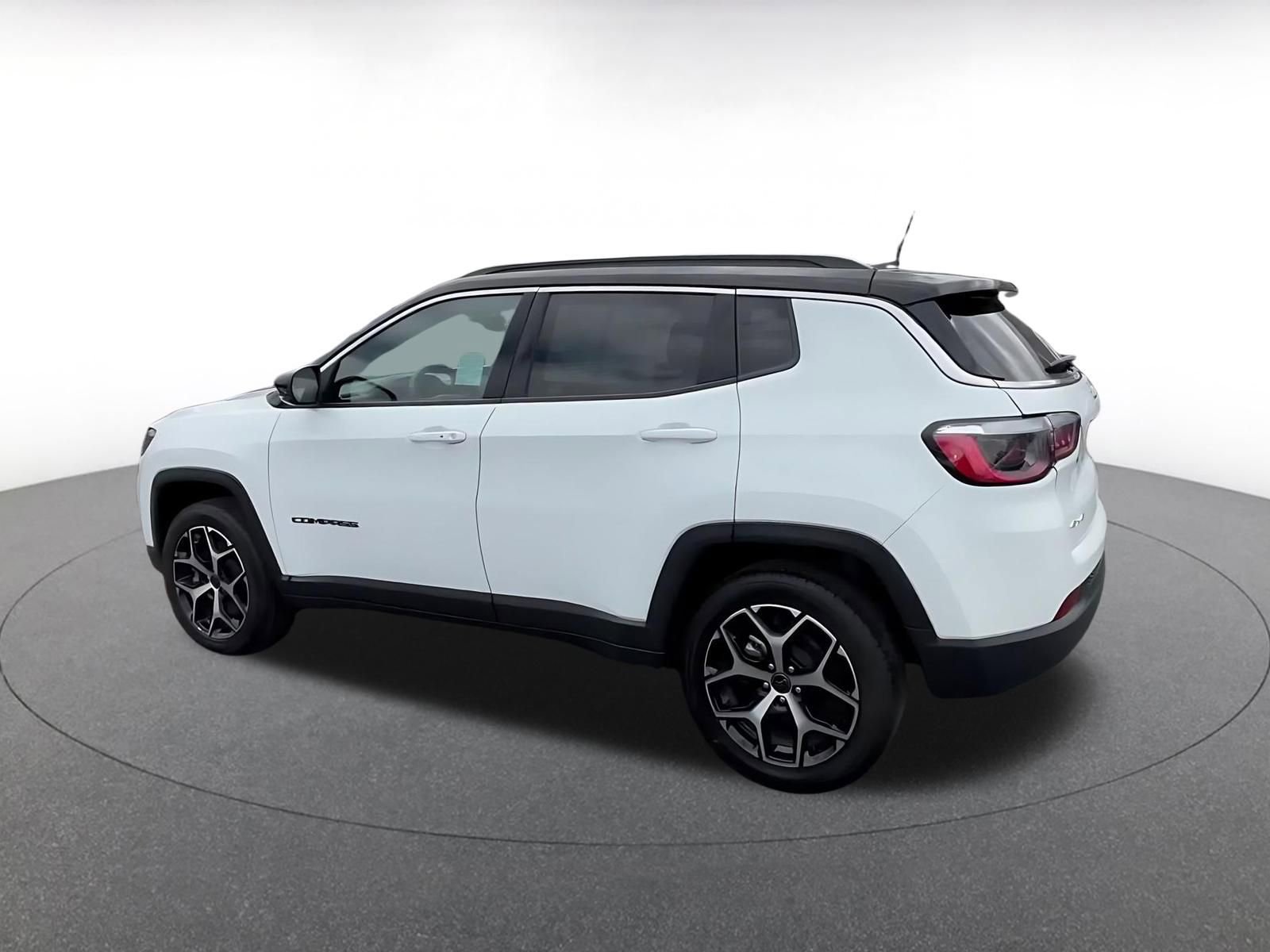 Used 2025 Jeep Compass Limited AWD/4WD image 10