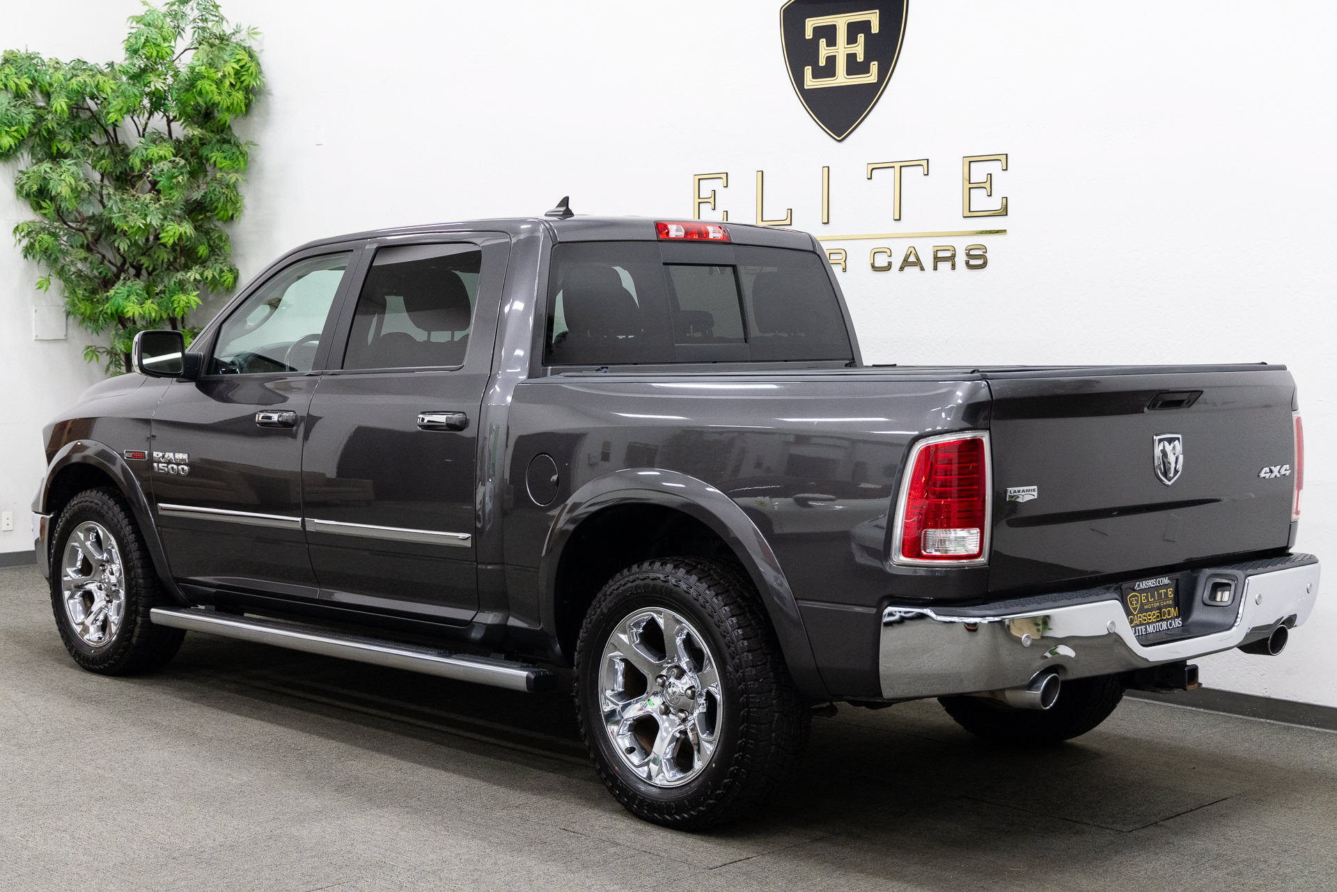 Used 2016 RAM 1500 Laramie w/ Convenience Group AWD/4WD image 3