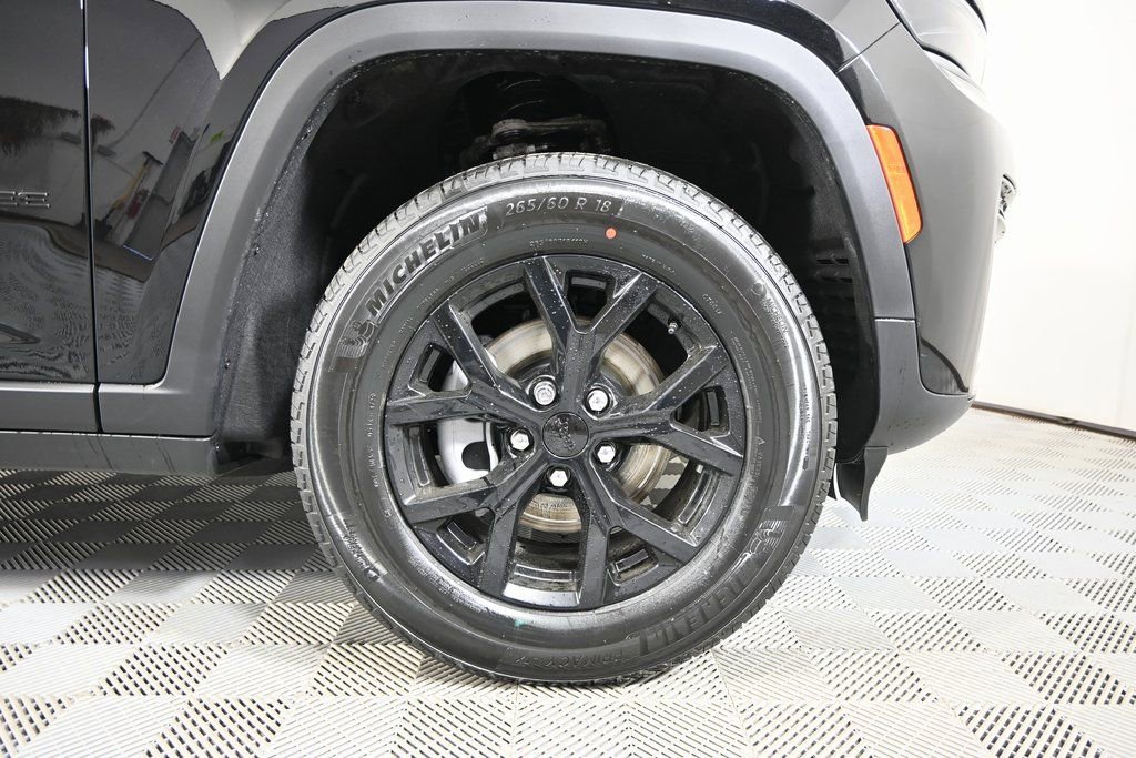 New 2026 Jeep Grand Cherokee Laredo image 11