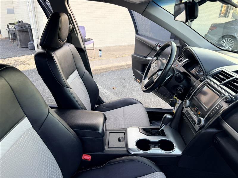 Used 2013 Toyota Camry SE w/ Preferred Accessory Pkg FWD image 14
