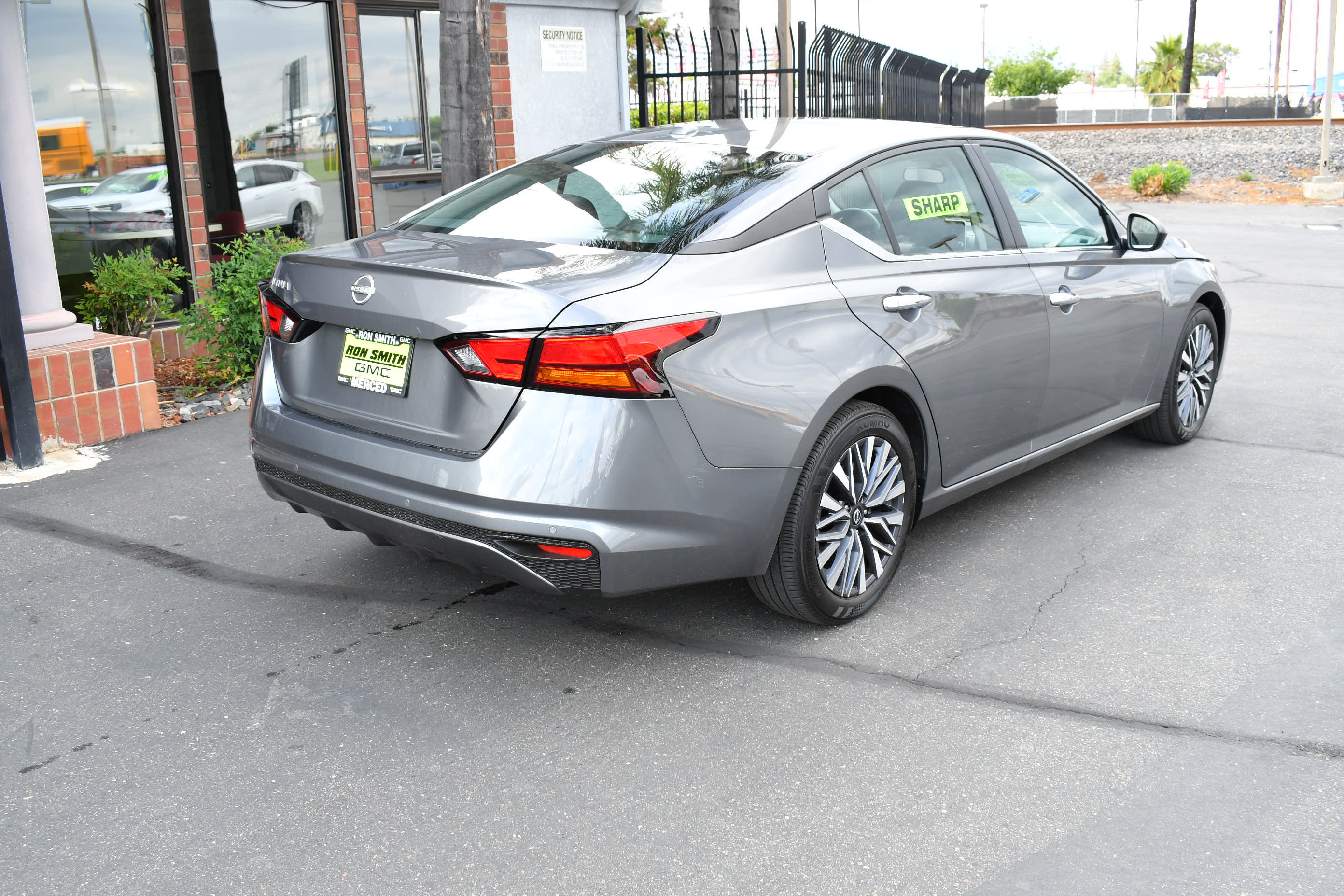 Used 2025 Nissan Altima 2.5 SV FWD image 6