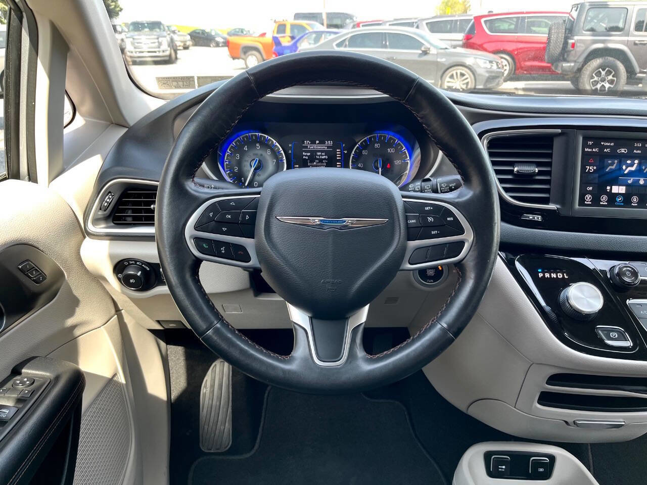 Used 2020 Chrysler Pacifica Touring-L image 18