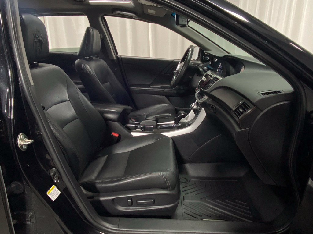 Used 2015 Honda Accord Touring image 30