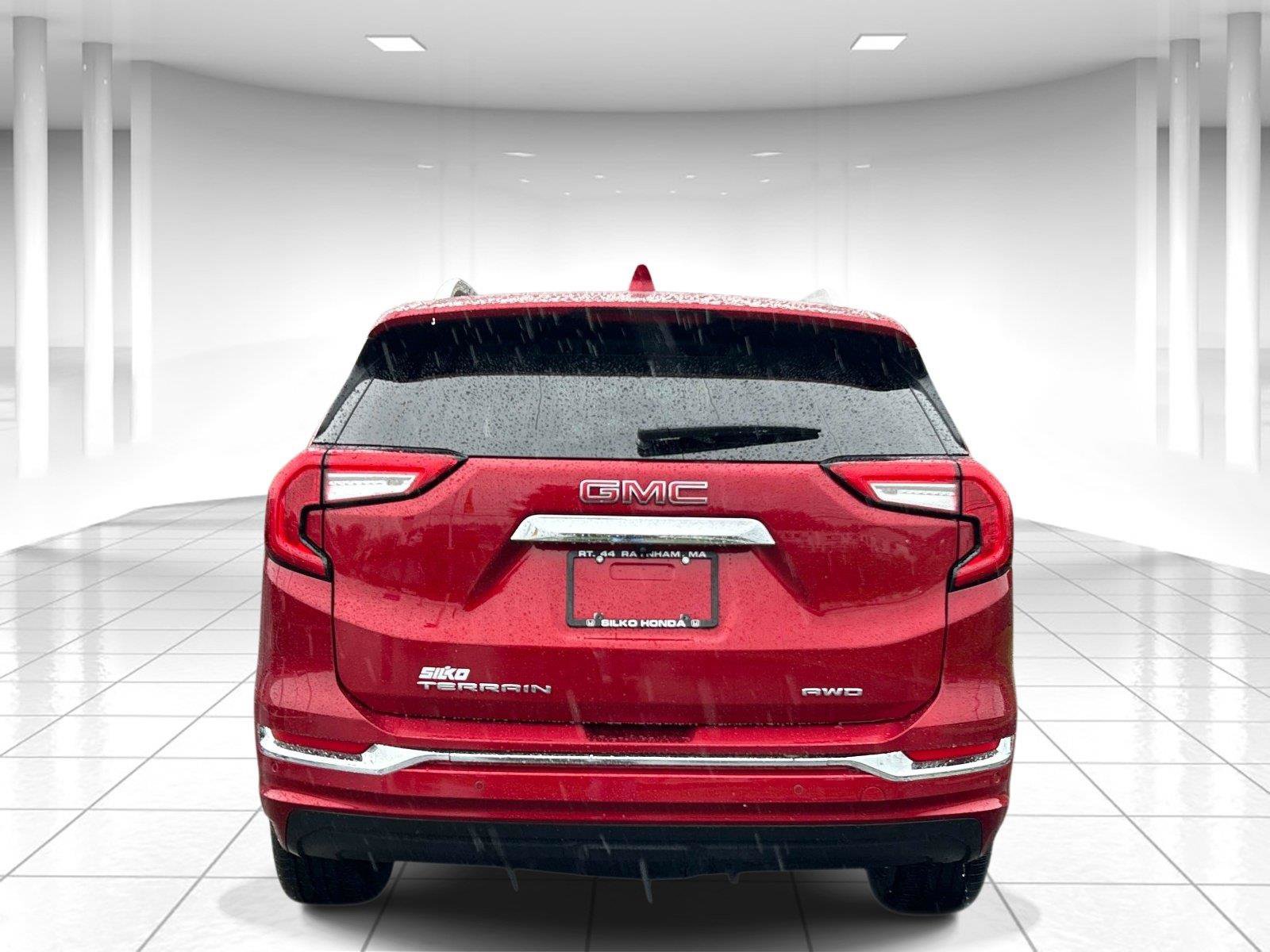 Used 2022 GMC Terrain Denali w/ Denali Premium Package AWD/4WD image 5