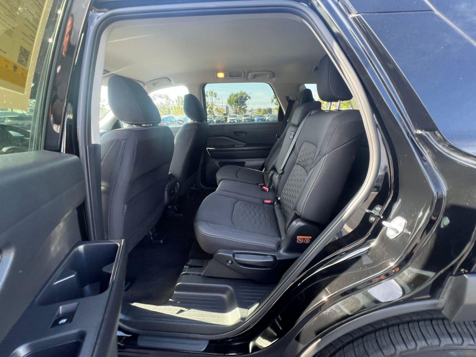 Used 2025 Nissan Pathfinder SV FWD image 29