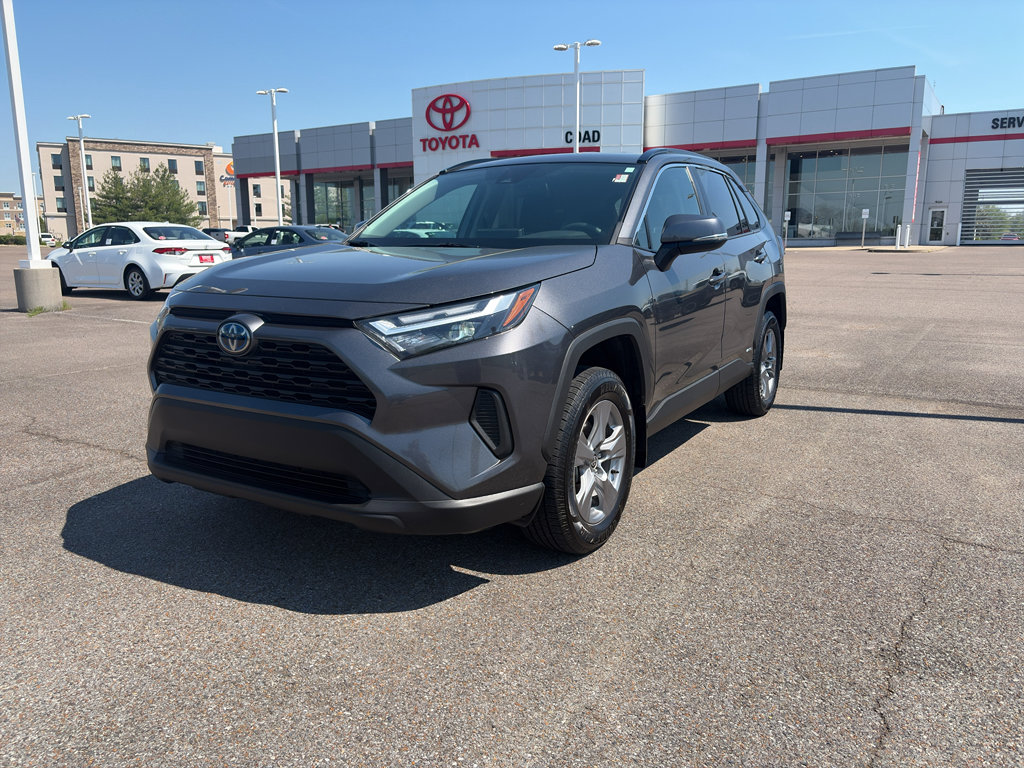 Used 2022 Toyota RAV4 XLE image 1