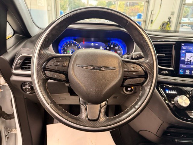 Used 2019 Chrysler Pacifica Limited w/ S Appearance Package FWD image 10