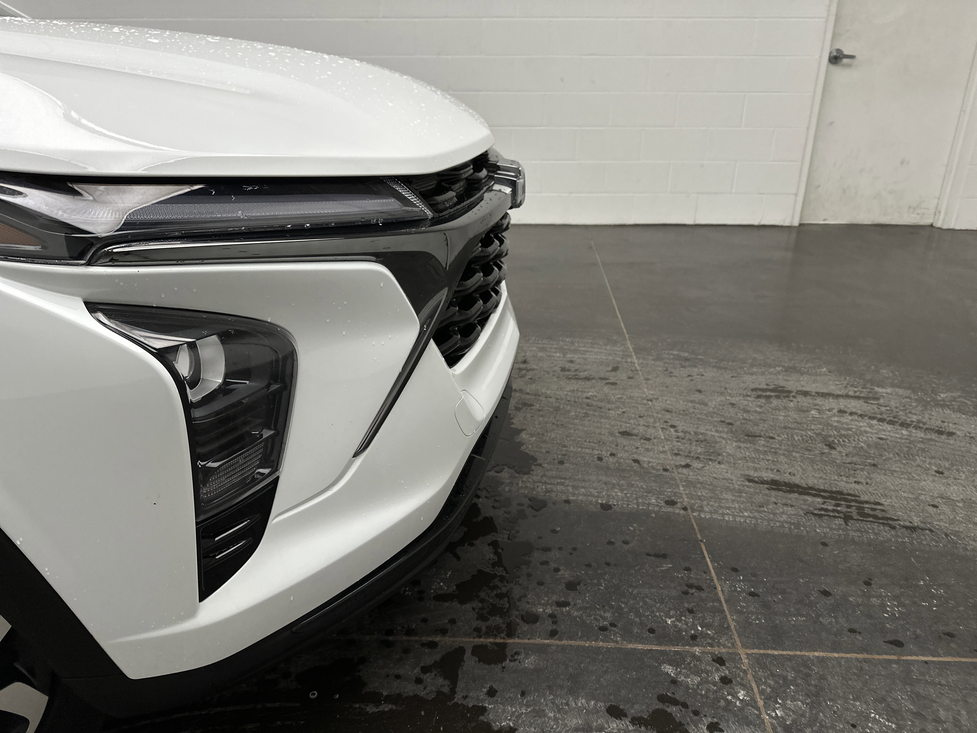 Used 2025 Chevrolet Trax RS w/ Driver Confidence Package image 2