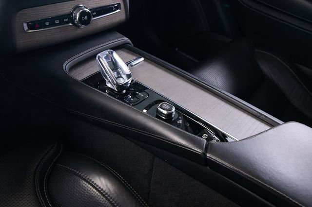 Certified 2023 Volvo XC90 B6 Ultimate w/ Protection Package AWD/4WD image 9