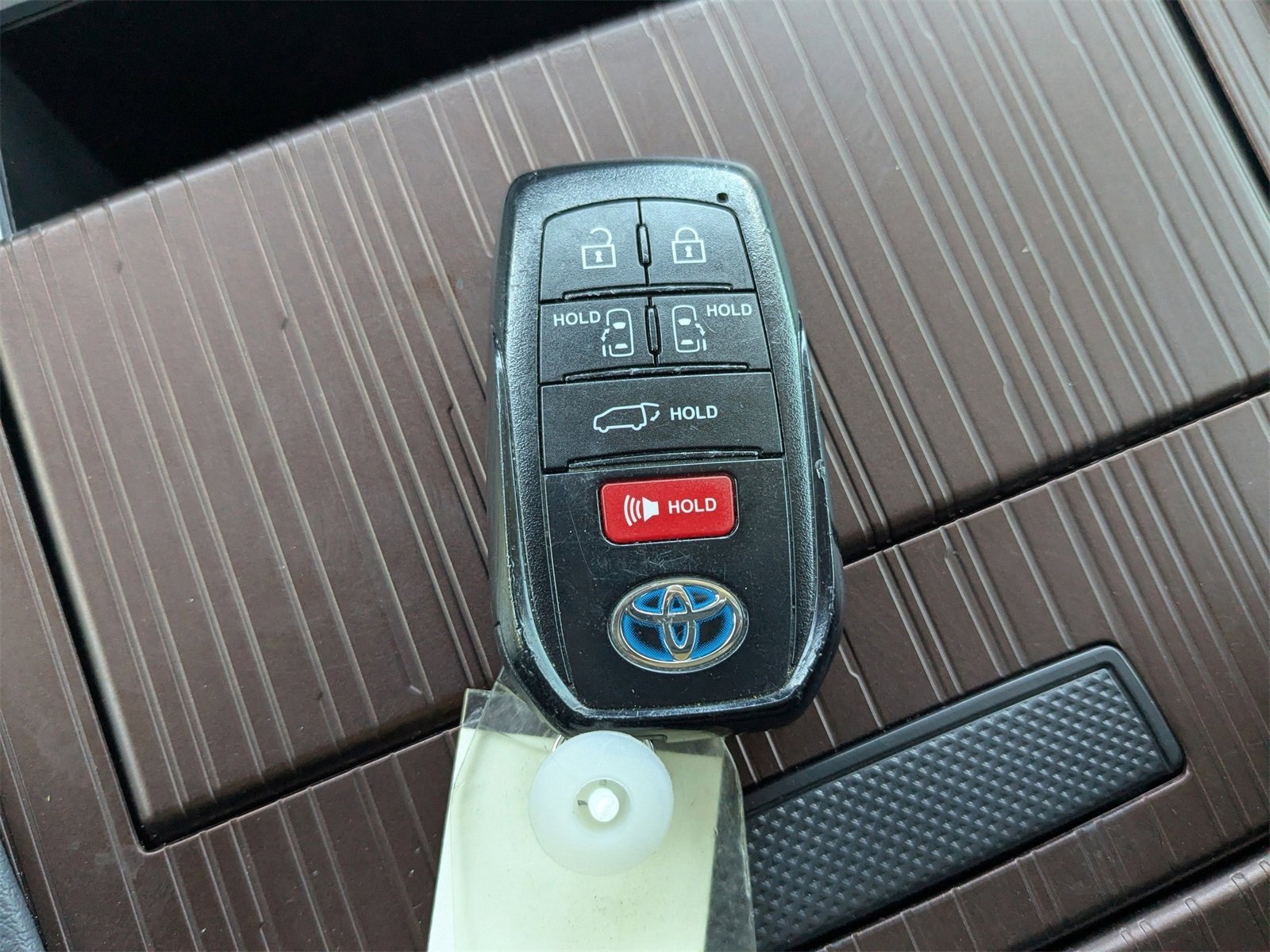 Used 2022 Toyota Sienna XLE image 34