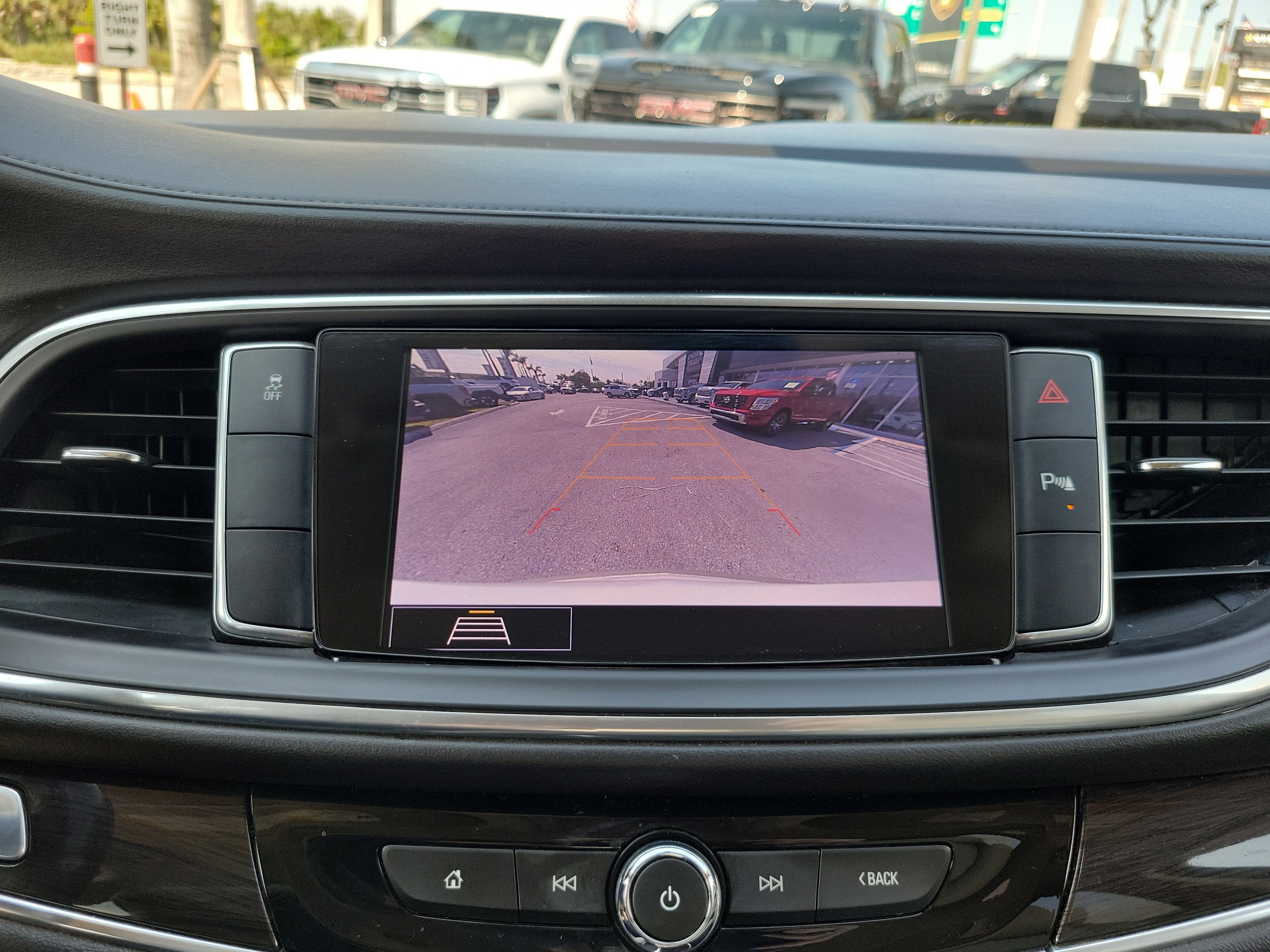 Used 2020 Buick Enclave Essence FWD image 10