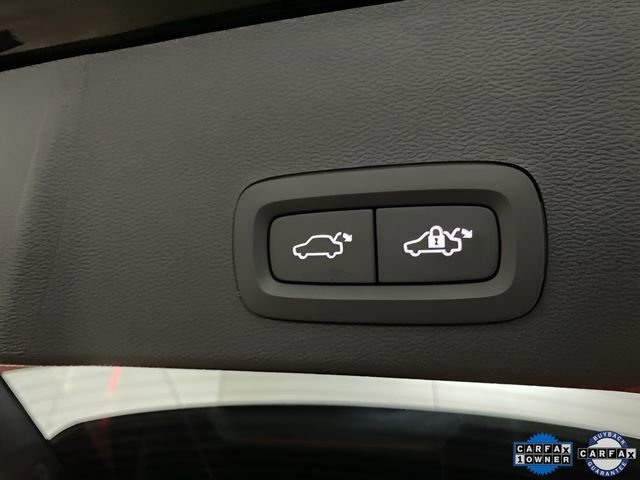 Used 2025 Volvo XC40 B5 Plus image 8