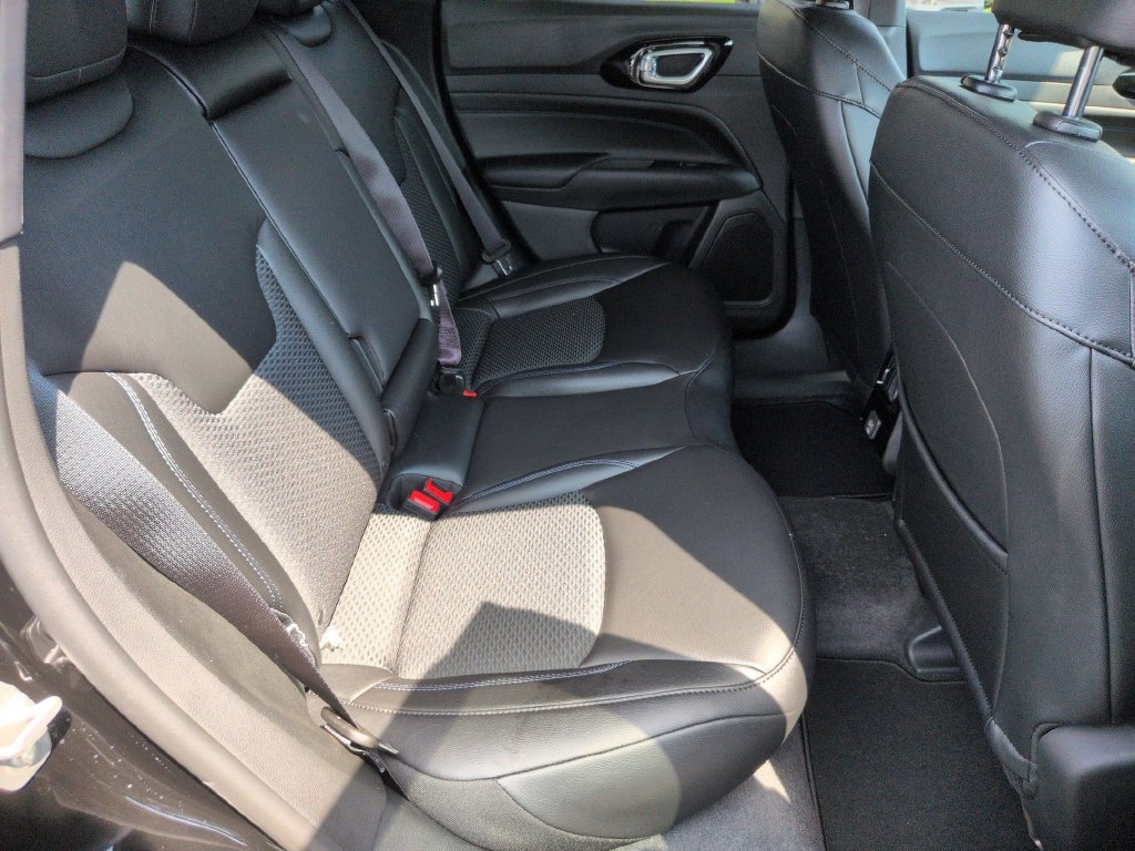 New 2026 Jeep Compass Latitude AWD/4WD image 32