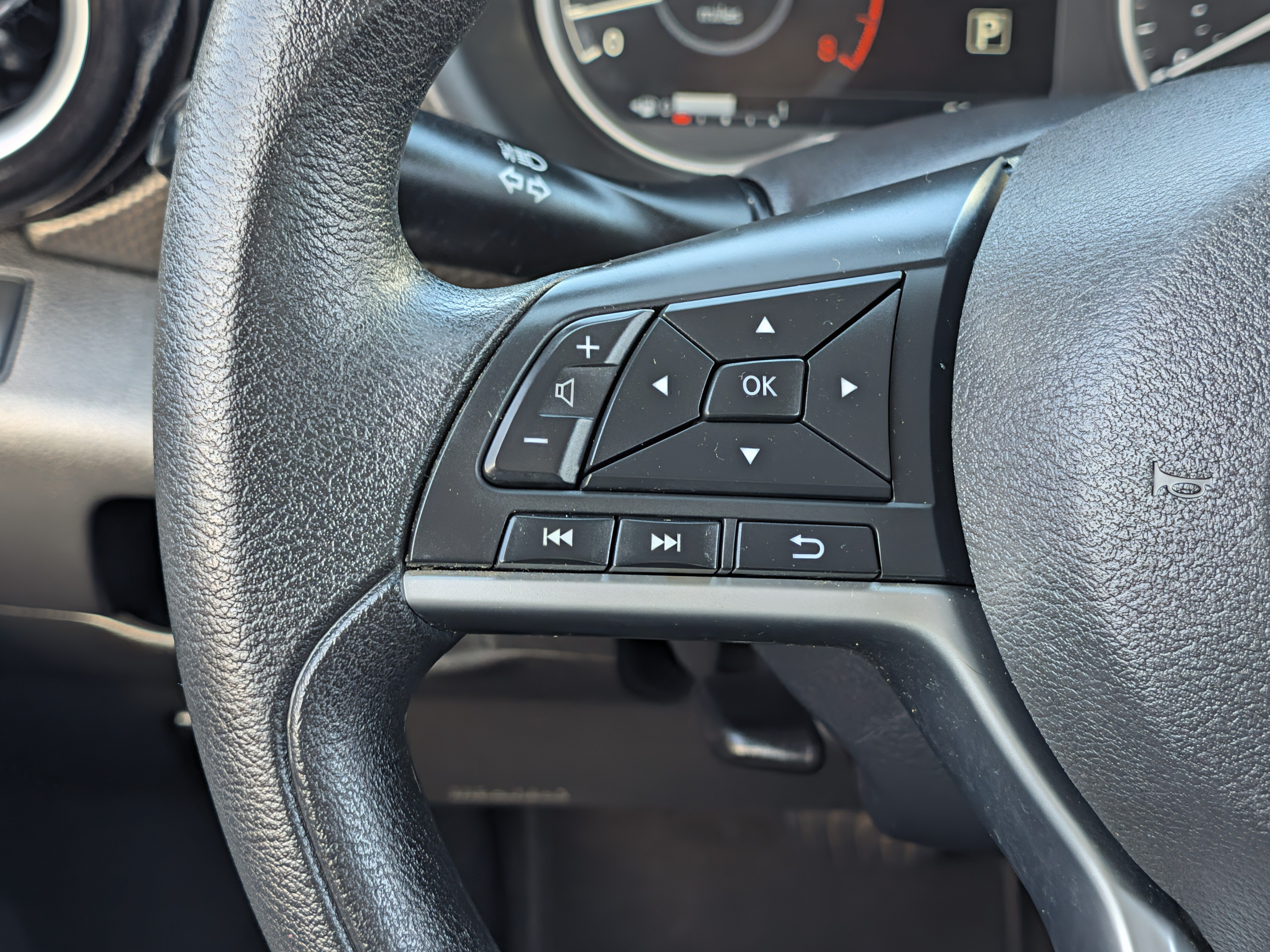 Used 2019 Nissan Kicks SV FWD image 31