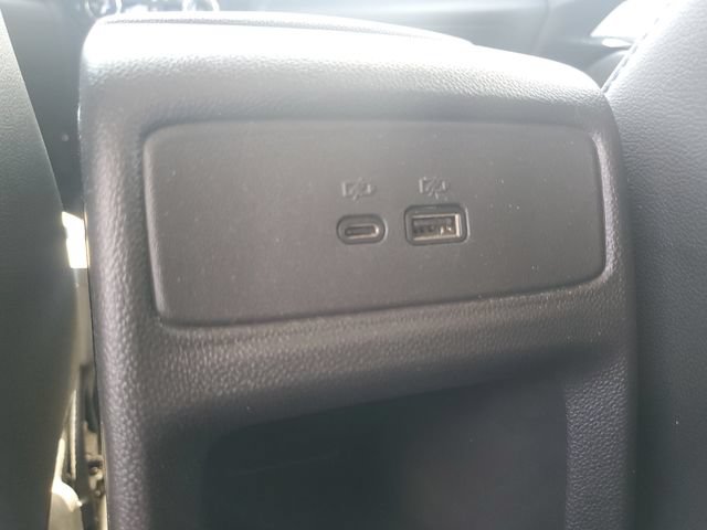 Used 2025 Chevrolet Trax LT w/ LT Convenience Package FWD image 12