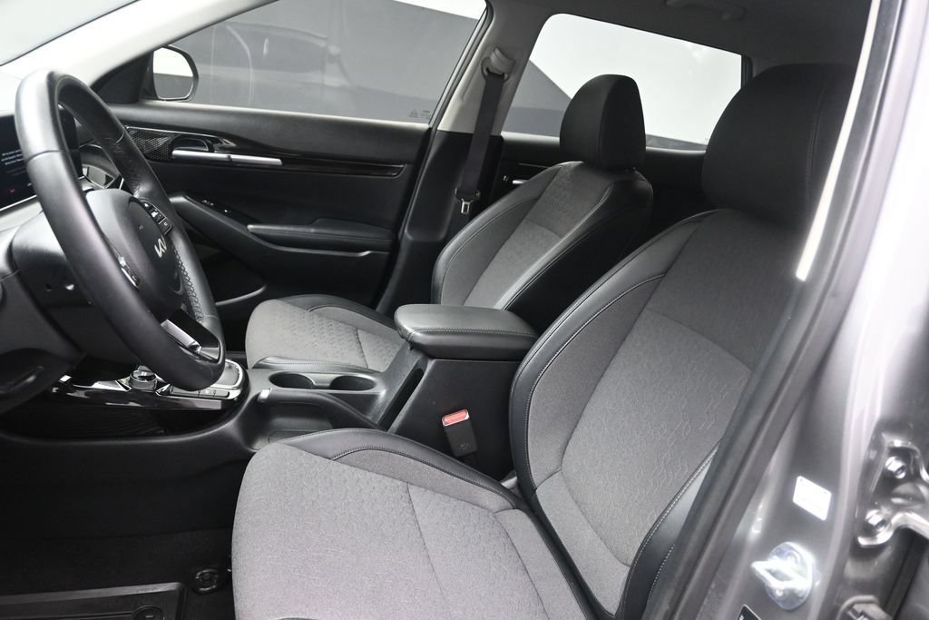 Used 2025 Kia Seltos S FWD image 18