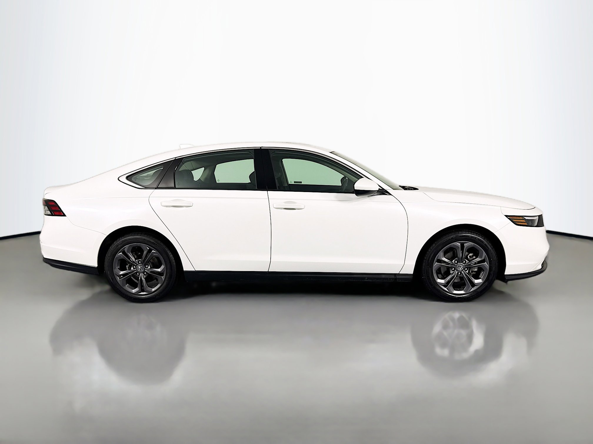 Certified 2023 Honda Accord EX image 4