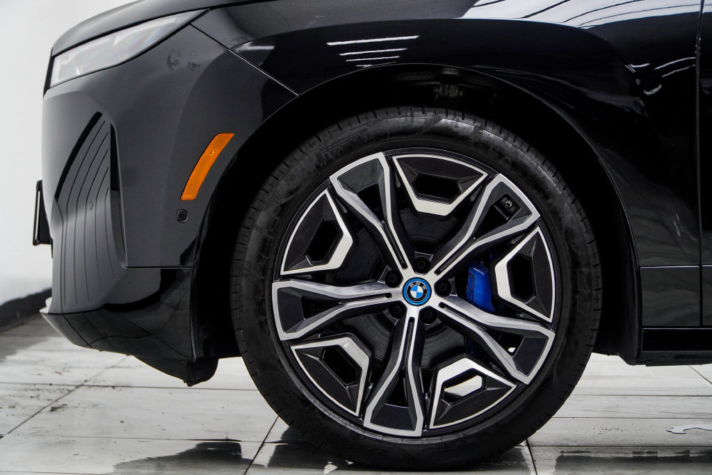 Used 2024 BMW iX xDrive50 w/ Premium Package AWD/4WD image 13