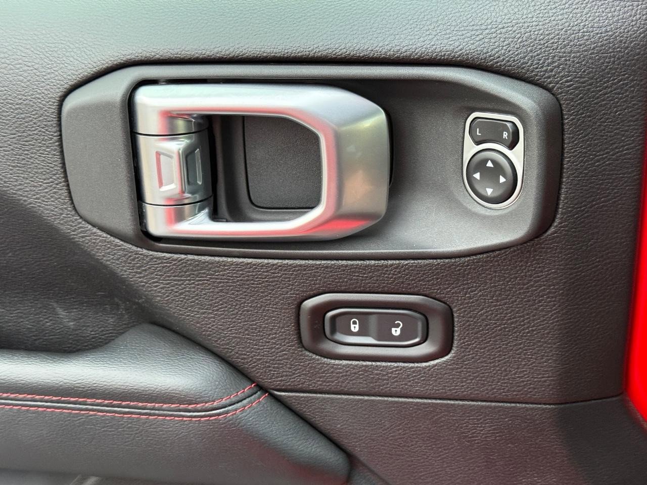 Used 2019 Jeep Wrangler Unlimited Rubicon w/ Uconnect 4C Nav & Sound Group image 25