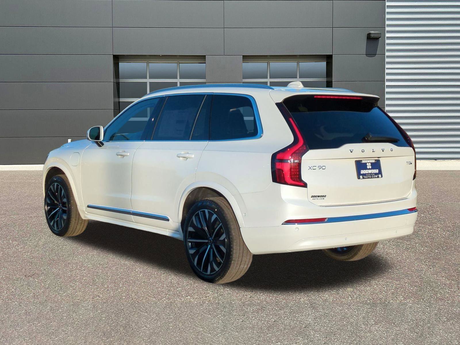 New 2026 Volvo XC90 T8 Plus w/ Protection Package Premier AWD/4WD image 5