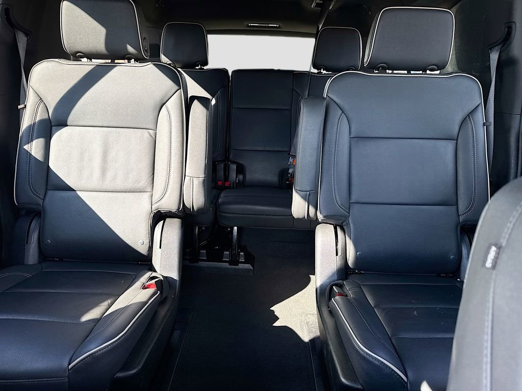 Used 2023 Chevrolet Suburban Premier image 25