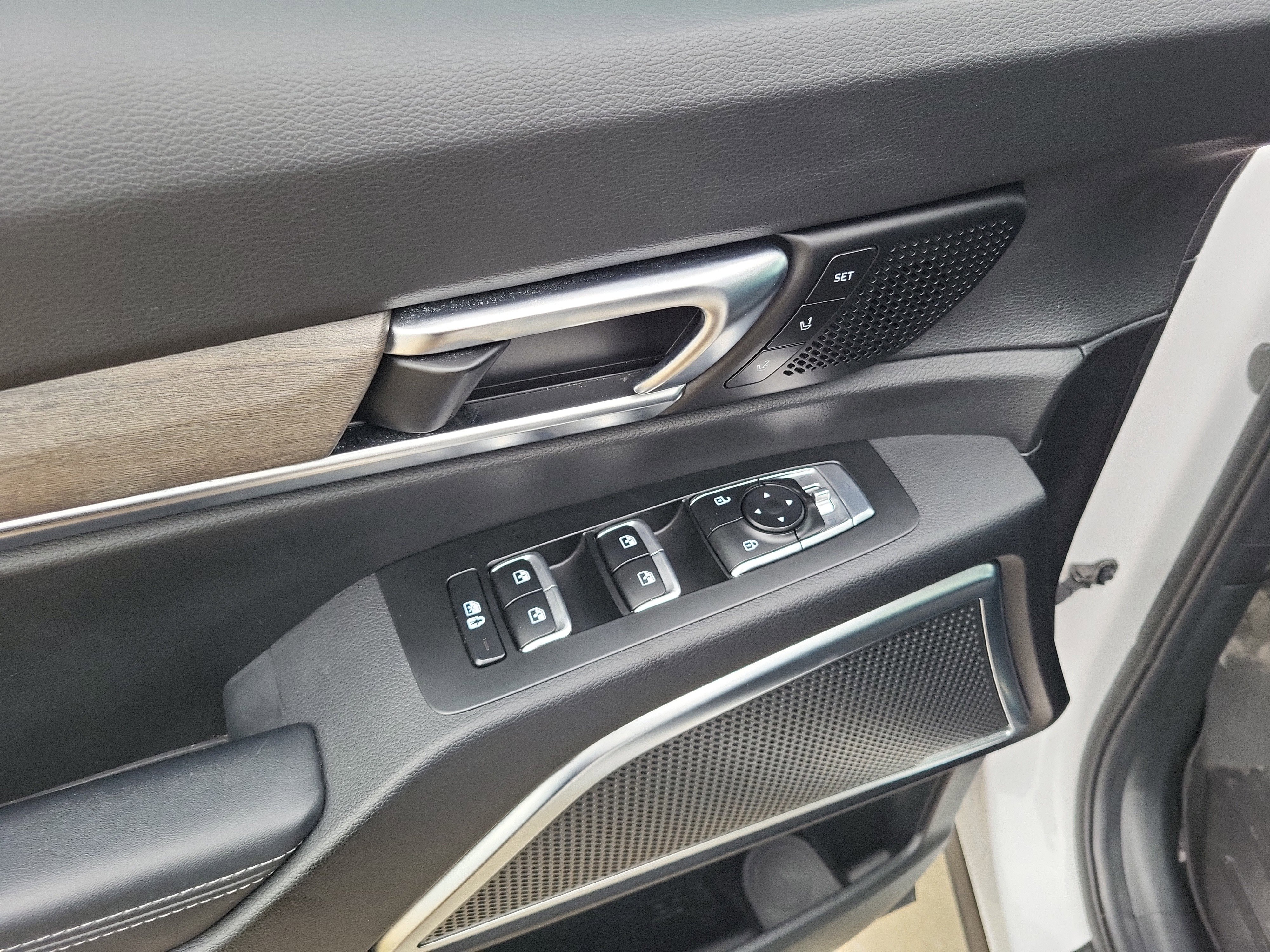 Used 2022 Kia Telluride SX w/ SX Prestige Package image 17