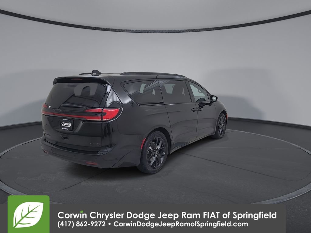 Certified 2025 Chrysler Pacifica Limited image 14
