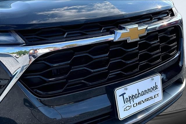 Used 2025 Chevrolet Trax LT FWD image 29