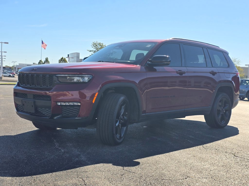 Used 2022 Jeep Grand Cherokee L Limited w/ Black Appearance Package AWD/4WD image 11