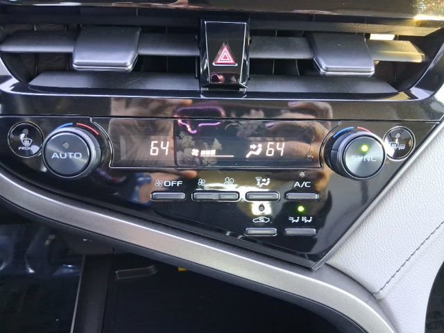 Used 2022 Toyota Camry XLE w/ Cold Weather Package image 23